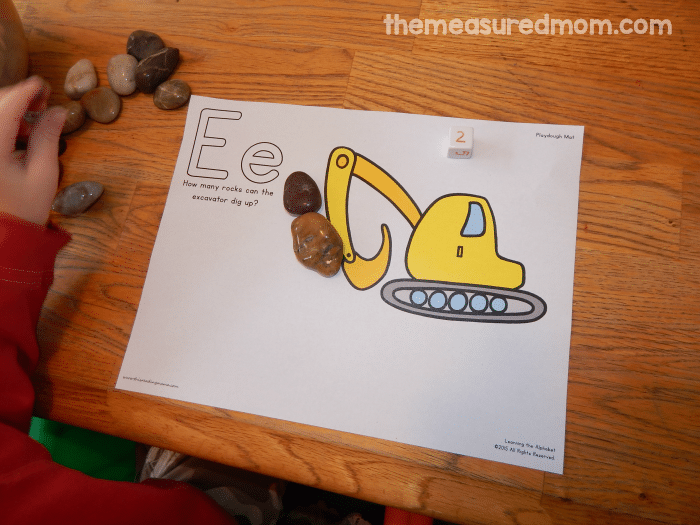 寻找幼儿园的字母E活动?我们有免费的印刷品，书籍，工艺品，还有更多!