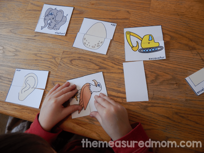 寻找幼儿园的字母E活动?我们有免费的印刷品，书籍，工艺品，还有更多!