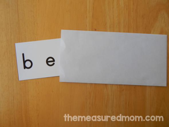 这些免费的单词滑块有助于孩子们学会阅读简短的CVC单词。爱！