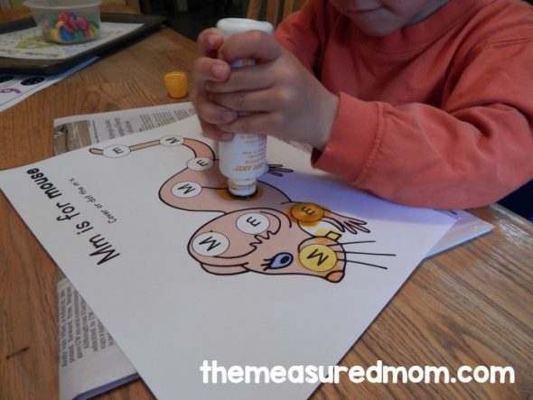 想为学龄前儿童寻找一些实践性的字母M活动吗？我们有很多种！