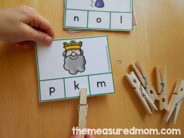 这些字母卡是一个伟大的字母发音活动为学龄前儿童。此外，他们来在一个简单和更具挑战性的一套共52张免费卡！