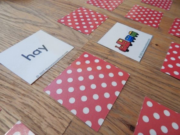 这是一个免费的长游戏!打印一套24对配对，以帮助您的孩子学习阅读和拼写长单词。