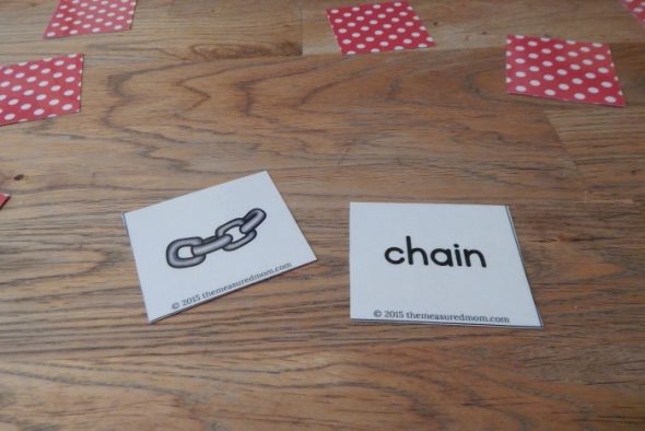 这是一个免费的长游戏!打印一套24对配对，以帮助您的孩子学习阅读和拼写长单词。