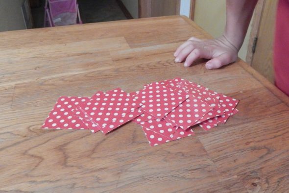 这是一个免费的长游戏!打印一套24对配对，以帮助您的孩子学习阅读和拼写长单词。