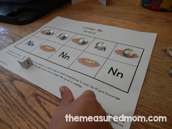 我们在这篇文章中有很多字母N的活动!(还有很多免费的印刷品!)