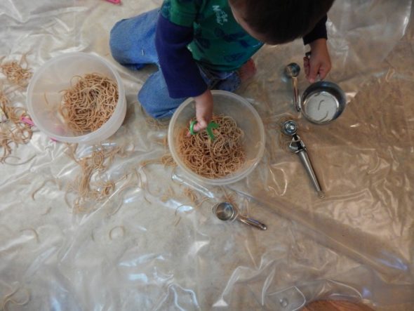 我们在这篇文章中有很多字母N的活动!(还有很多免费的印刷品!)