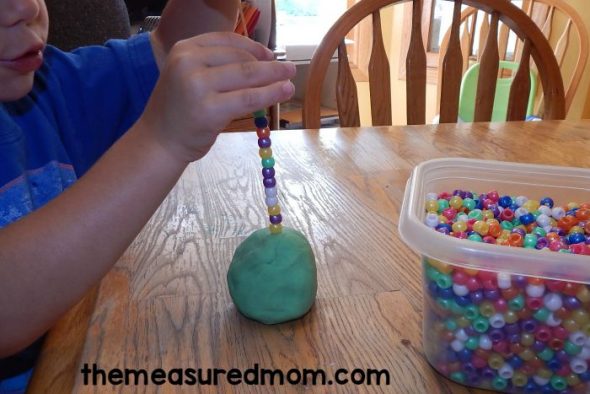 查看这些实践，为幼儿园提供创意信的活动 - 与免费印刷品的链接！