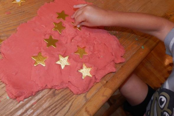 查看这些实践，为幼儿园提供创意信的活动 - 与免费印刷品的链接！