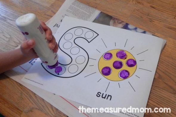 查看这些实践，为幼儿园提供创意信的活动 - 与免费印刷品的链接！