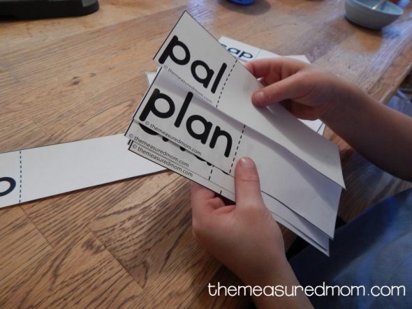 学习阅读a-e单词，这个免费的无声活动，准备起来又快又容易!