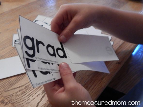 学习阅读a-e单词，这个免费的无声活动，准备起来又快又容易!