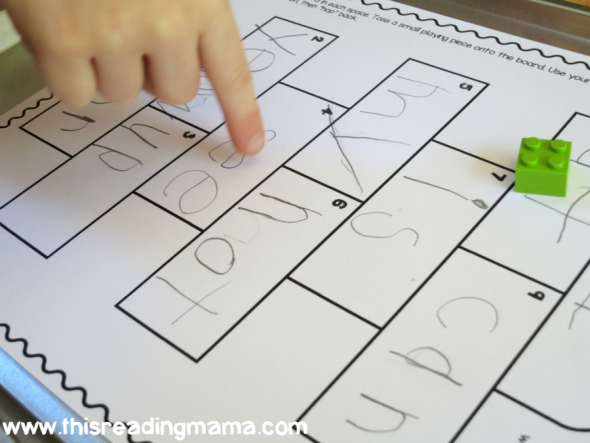 这个免费的拼写游戏的孩子可以用于任何单词列表!只要打印和播放!