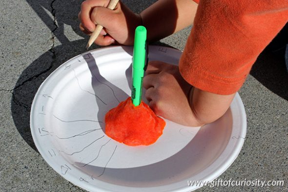 为孩子们寻找太空活动?你会喜欢这些动手学习的点子的集合!