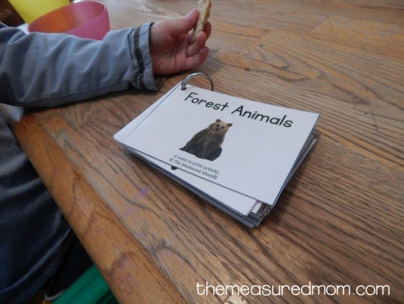 打印活动的这种概念与森林动物主题相吻合。