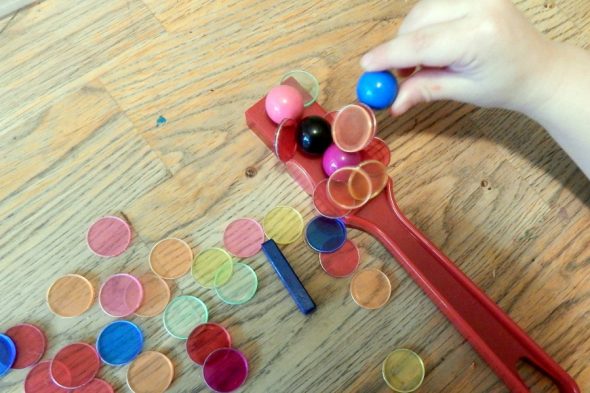 字母M活动的2岁10