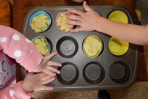 2岁儿童的字母M活动