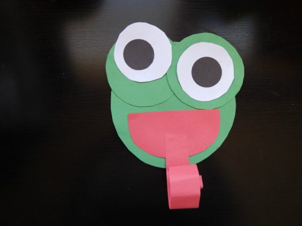 幼儿真的能学会字母表吗？是的，当你把它变得简单有趣的时候！看看我们为2岁儿童举办的字母F活动。