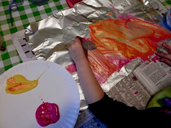 幼儿真的能学会字母表吗？是的，当你把它变得简单有趣的时候！看看我们为2岁儿童举办的字母F活动。