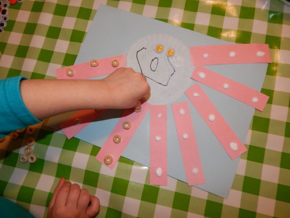 想和你的孩子一起动手做字母活动吗?这是我们为2岁儿童收集的字母O活动!