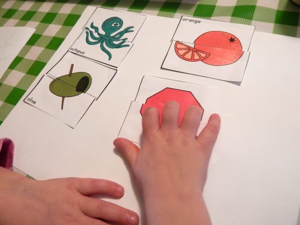 想和你的孩子一起动手做字母活动吗?这是我们为2岁儿童收集的字母O活动!