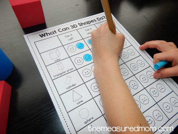 下载这些免费的3D形状工作表！