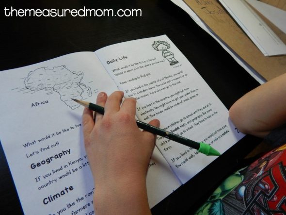 打印这本关于肯尼亚的免费儿童书，以帮助提高阅读理解。后面还有问题！非常适合2-4年级的孩子。