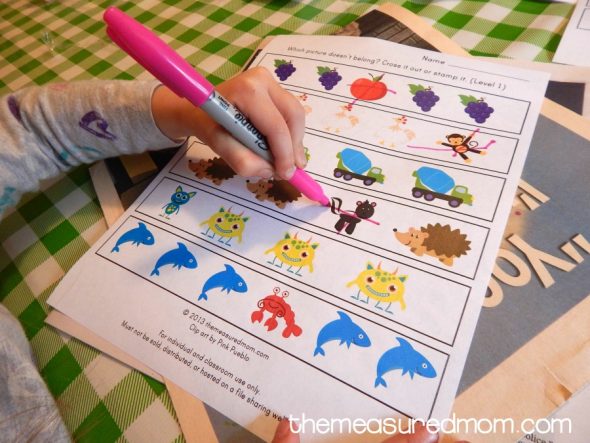 这些字母X的活动对学步儿童和学龄前儿童来说既有趣又简单!