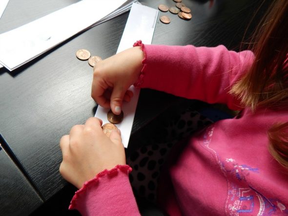 正在寻找一种有趣的、动手操作的方法来教你的学龄前儿童从1数到10?尝试我们的免费打印计数条!