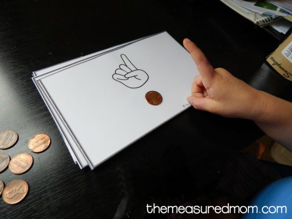 教育学龄前儿童用这些免费的可打印计数垫数达到十个！