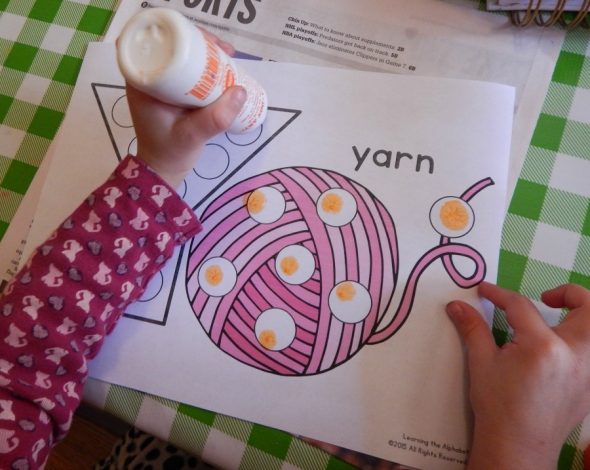 为2岁儿童准备的字母Y活动