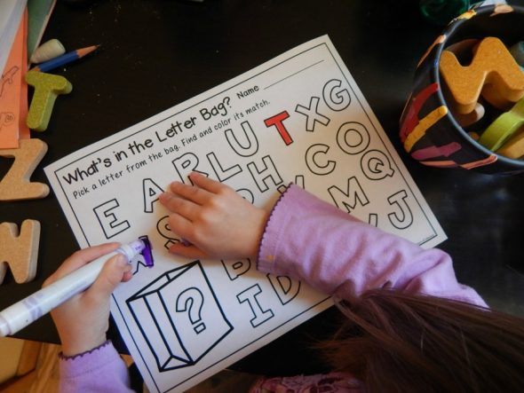 为2岁的孩子尝试一些这些有趣的字母Z活动 - 免费印刷品！