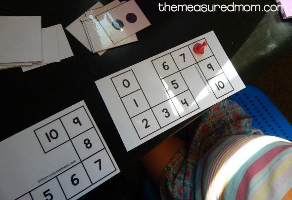 为学龄前儿童提供一系列简单的数量。只是打印和玩！