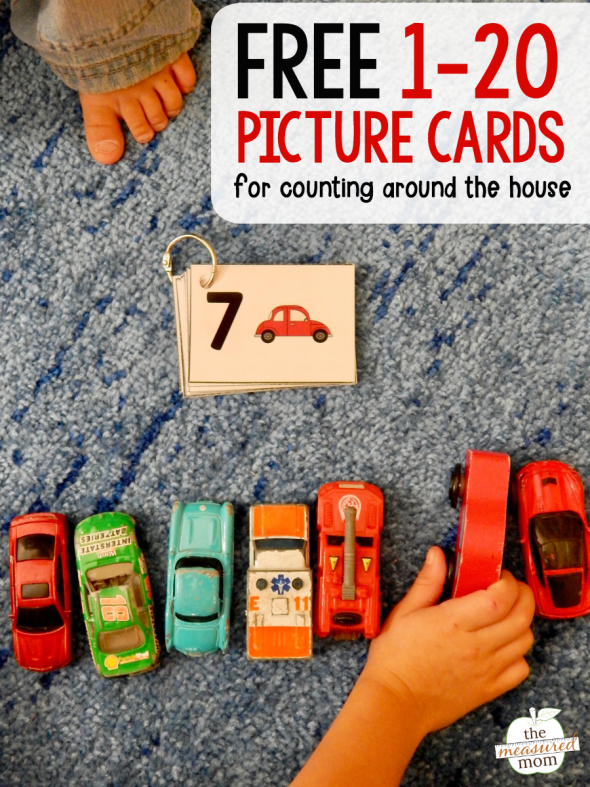 计数玩具汽车的孩子的图片
