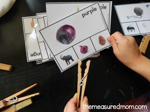 抓住学龄前儿童的免费颜色匹配活动！