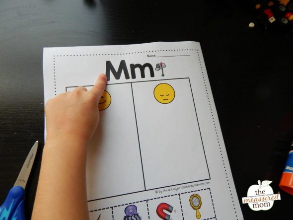 我们希望这些简单的字母声音活动页面适合您的学习者!